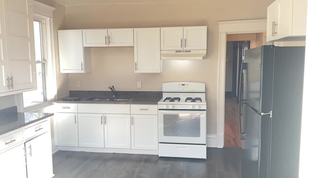 Building Photo - Available NOW!!  3 Bedroom Upper Level Dup...
