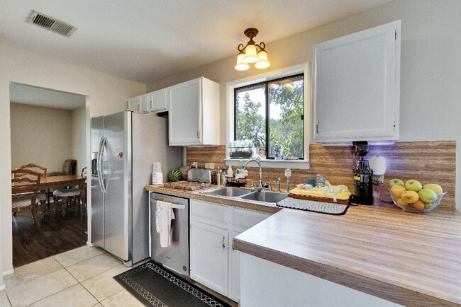 Building Photo - 7601 Hawkeye Dr