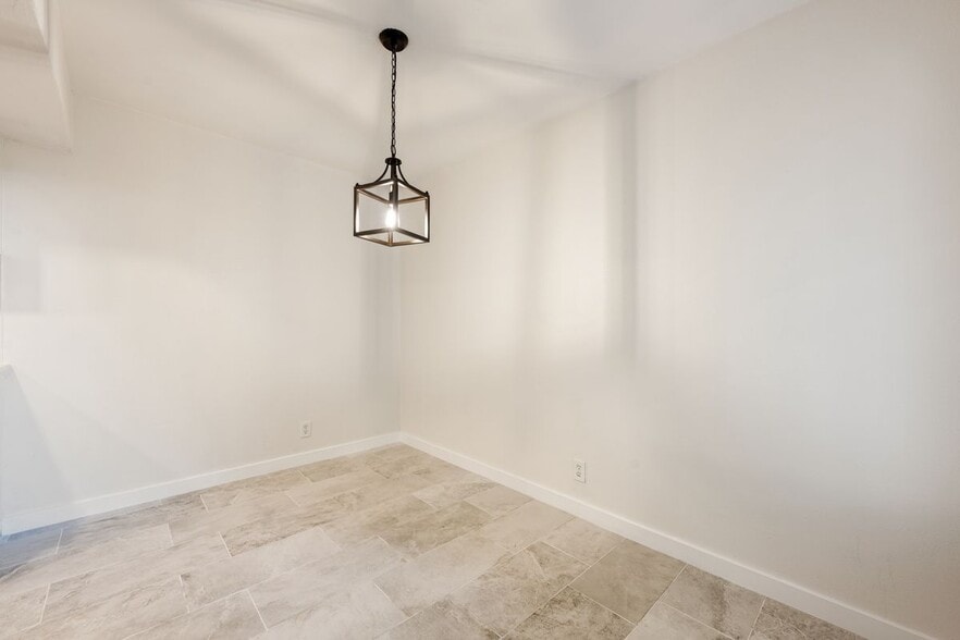 Building Photo - 2600 Penny Ln