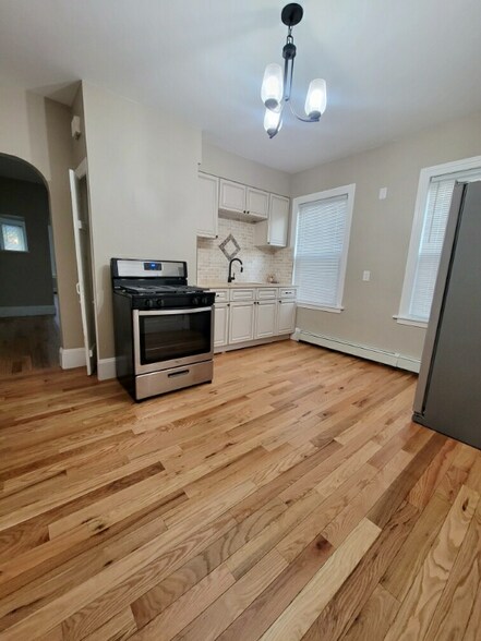 Primary Photo - 71 Ridge St