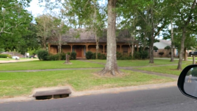 Building Photo - 511 Ponderosa Dr