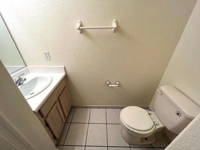 Building Photo - 4548 Aviation St