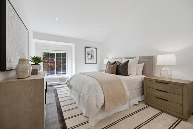 Building Photo - 6 Friars Ln