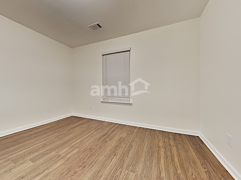 Building Photo - 428 Camp dr