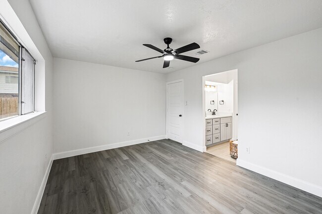 Building Photo - 7115 Foxway Ln
