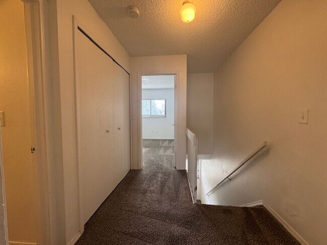 Building Photo - COZY 3BD/2.5BA TOWNHOME near Military Bases - Security Deposit Alternative Available