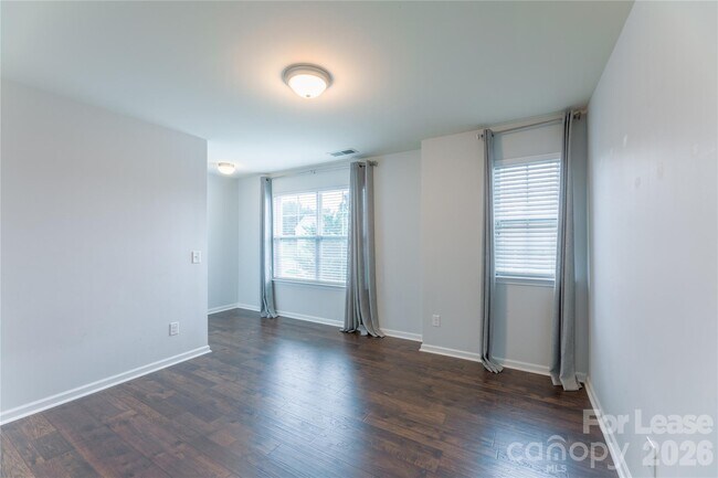 Building Photo - 1310 Middlecrest Dr NW