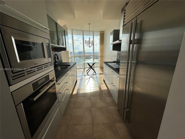 Building Photo - 18201 Collins Ave