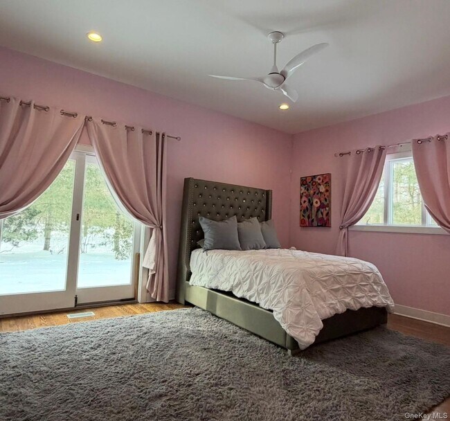 Building Photo - 10 Skyes Neck Ct