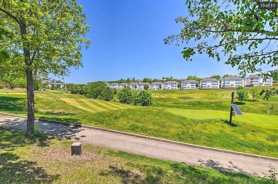 Building Photo - 200 Golf View Dr