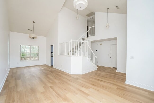 Building Photo - Stunning 3-bedroom, 2.5-bathroom home located in desirable Mt. Pleasant, SC