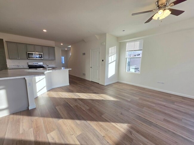 Building Photo - 5919 Hawkweed Dr