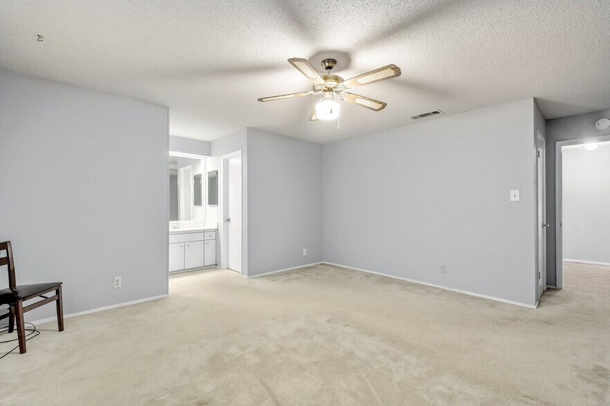 Building Photo - 4802 Gerona Dr