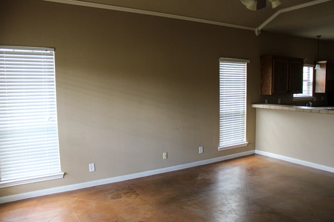 Building Photo - 208 Garden Dr