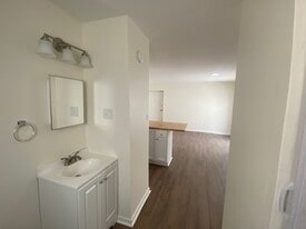 Building Photo - 444 S Ashland Ave