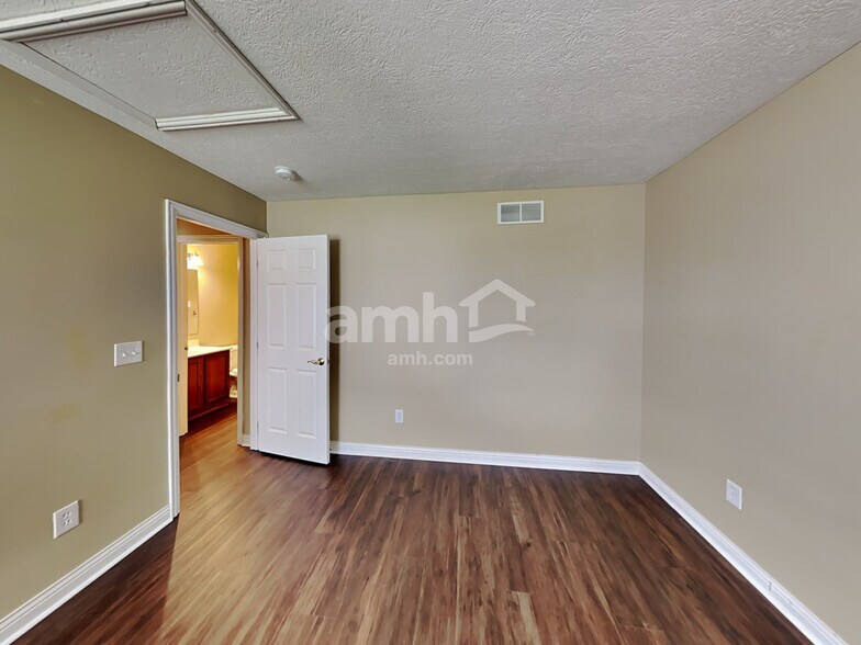Building Photo - 532 Greenwood Loop