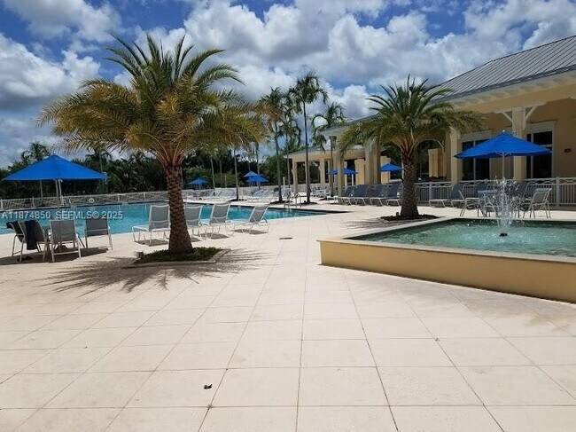 Building Photo - 370 NE 34th Ave