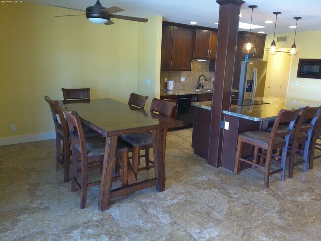 Building Photo - Charming Golf Course Condo for Rent – Residential Estates