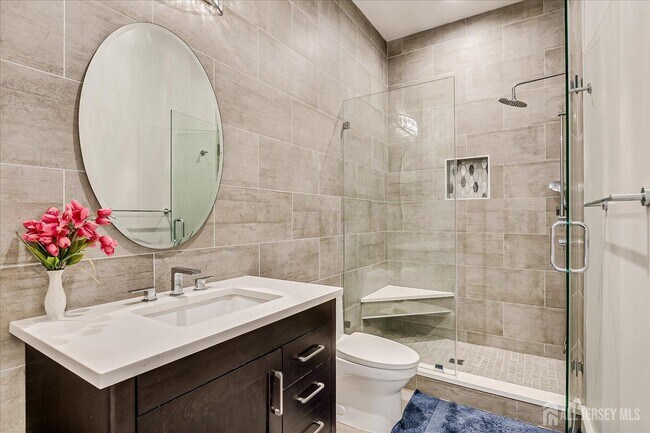 Building Photo - 3979 Park Ave