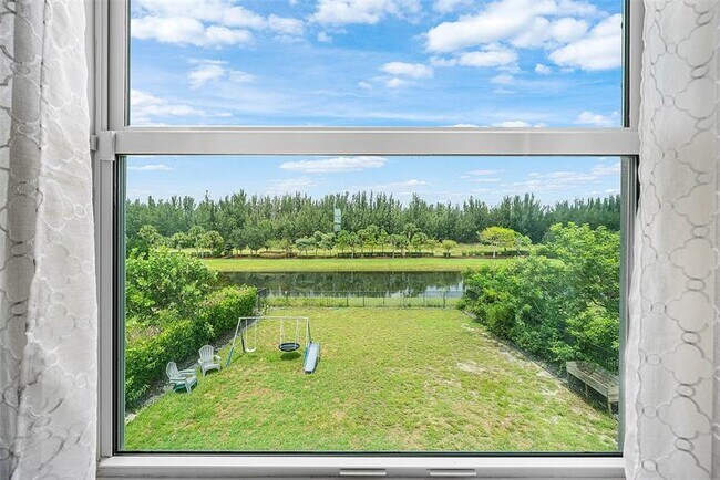 Building Photo - 15406 Goldfinch Cir