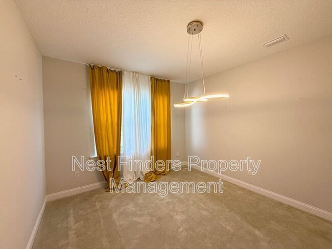 Building Photo - 676 Natureland Cir