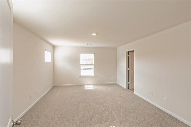 Building Photo - 624 Mackenzie Cv