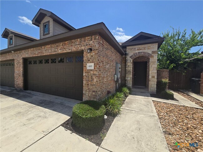 Building Photo - 685 Creekside Cir