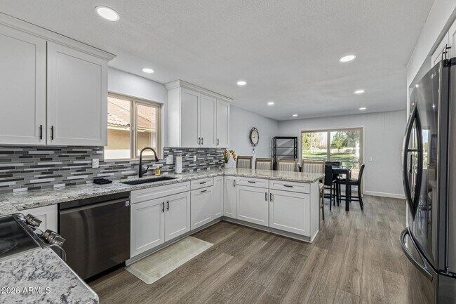 Building Photo - 26241 S Lakemont Dr