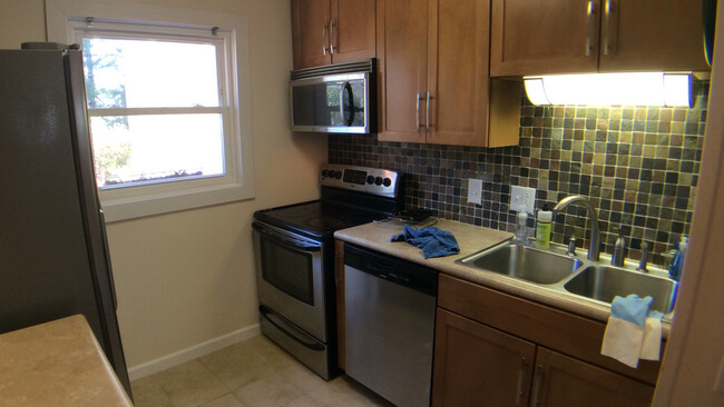 Building Photo - Blacksburg 2 Bedroom Townhouse- Available ...