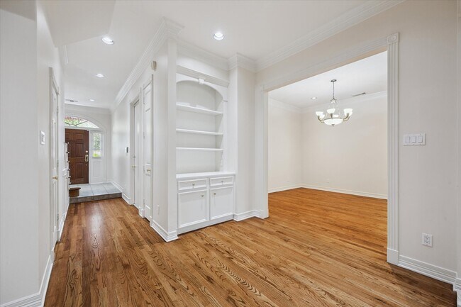 Building Photo - 5308 Hidalgo St