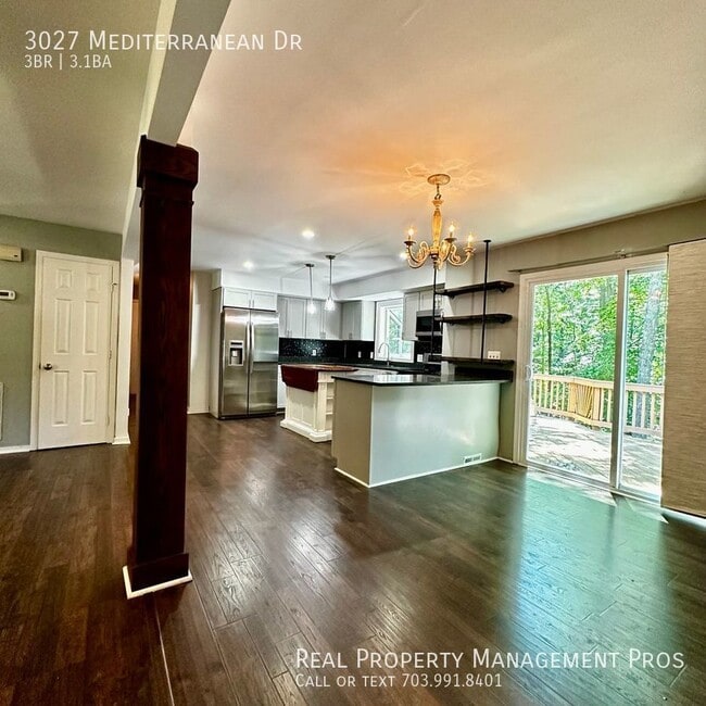 Building Photo - 3027 Mediterranean Dr