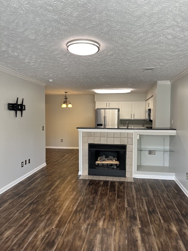 Building Photo - "Charming Franklin Townhouse: 2BR, 2.5BA w...