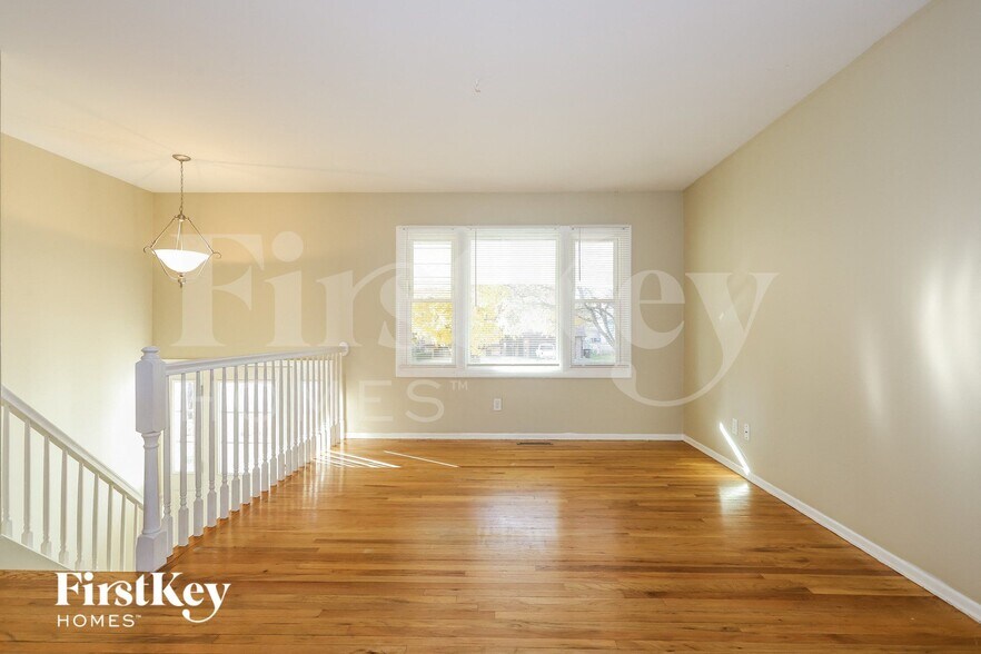 Building Photo - 923 Nottingham Ln