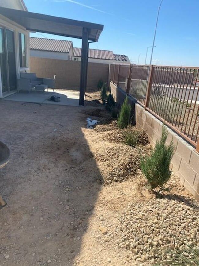 Building Photo - GORGEOUS SINGLE STORY WITH MANY UPGRADES*3 BEDROOMS*DEN!