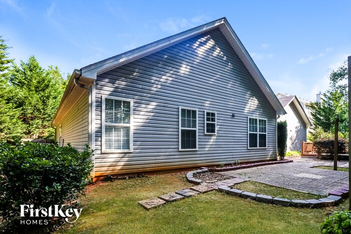 Building Photo - 520 Greenfield Dr