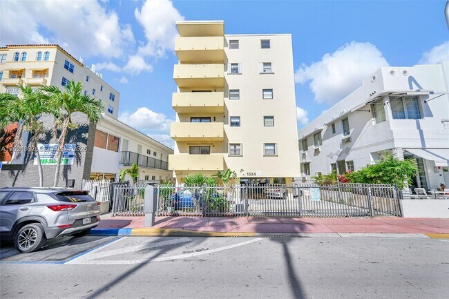 Building Photo - 1334 Collins Ave