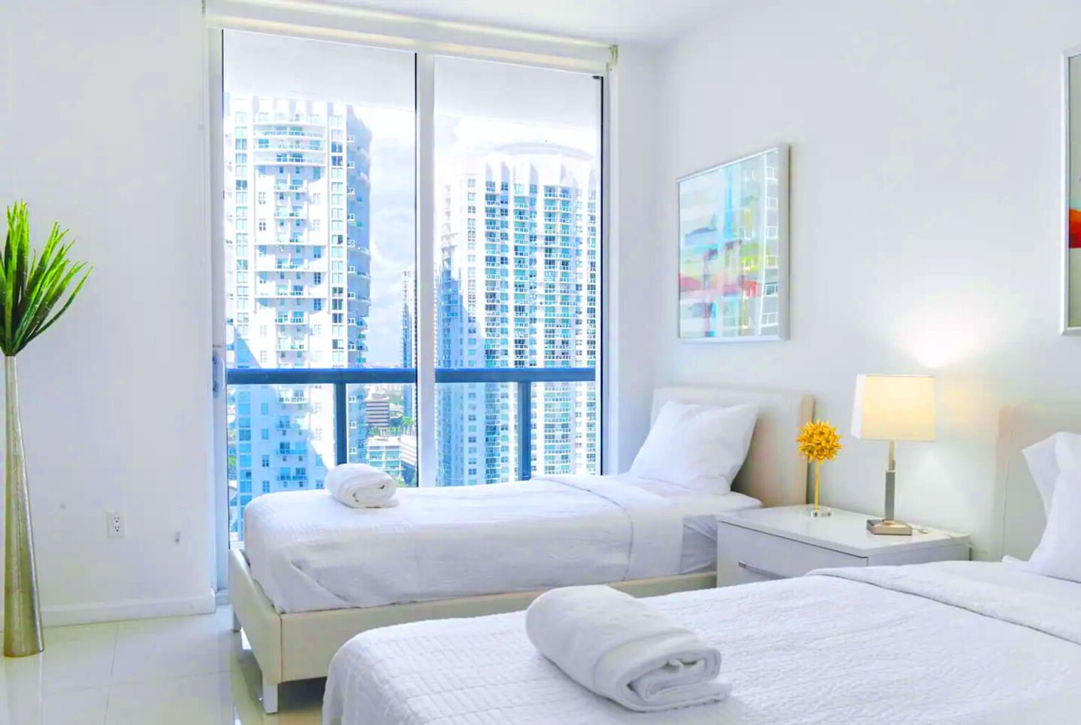 Building Photo - 485 Brickell Ave