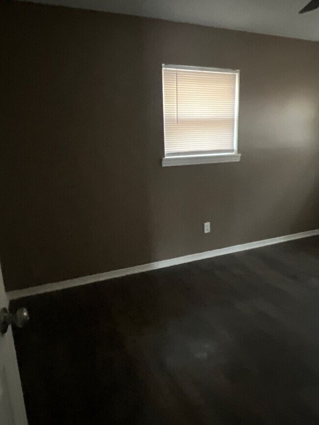 Building Photo - 1614 58th St