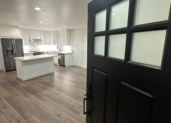 Building Photo - Beautiful Hayward 3/1!  Please read entire ad for viewings
