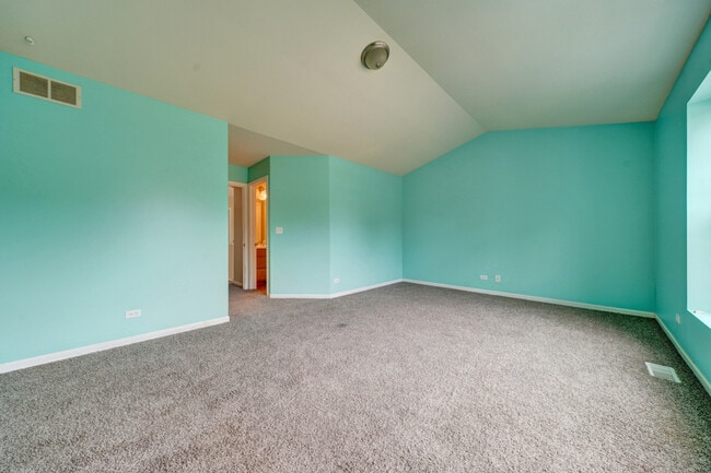 Building Photo - 511 Valentine Way