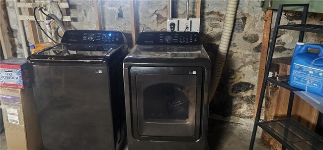 Building Photo - 358 Weeden St