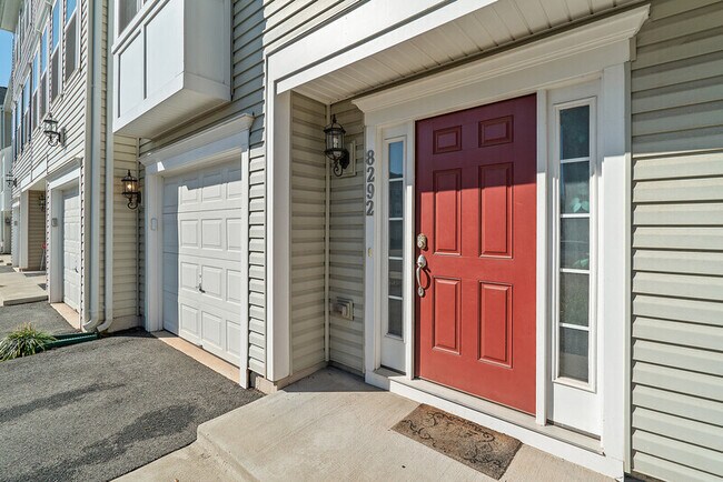 Building Photo - 8292 Heritage Crossing Ct