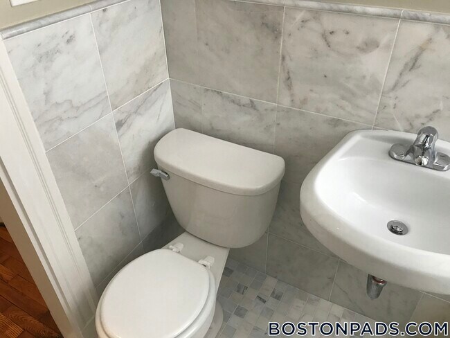 Building Photo - 49 Worthington St