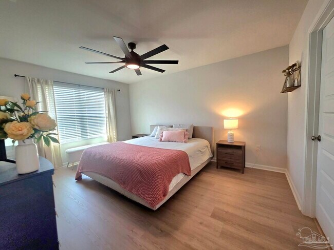 Building Photo - 4375 White Cedar Ct