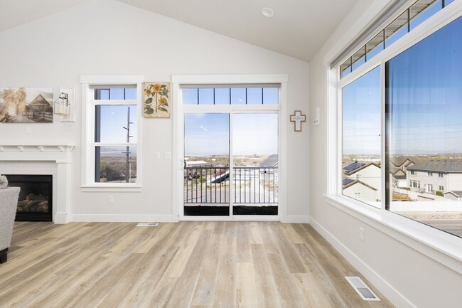 Building Photo - **Charming Home in Provo, UT 84401 – Avail...