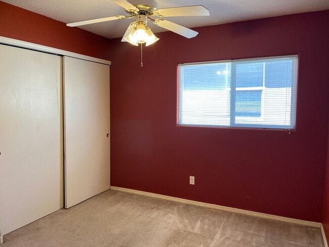 Building Photo - Cozy 3 Bedroom 2 Bathroom Home In The NW!