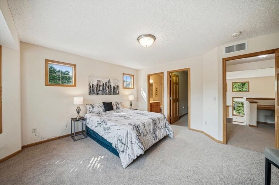 Building Photo - 8315 Cedarview Cir