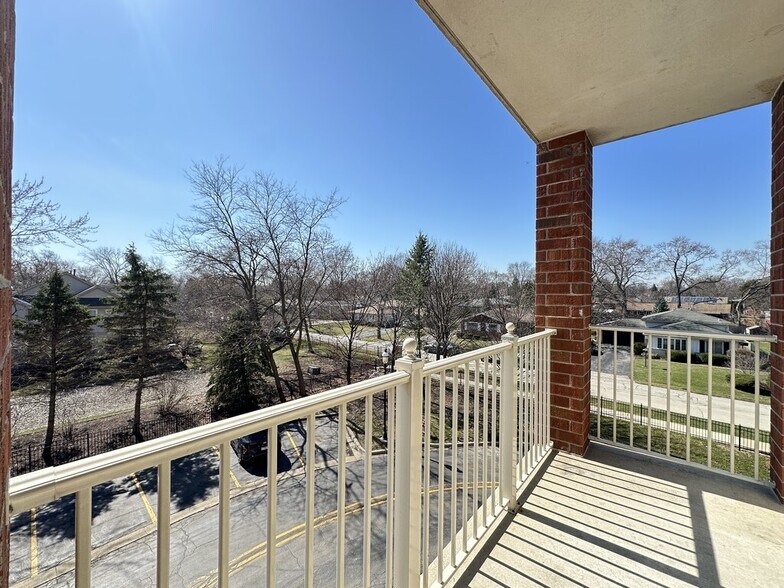 Building Photo - 2 Itasca Place