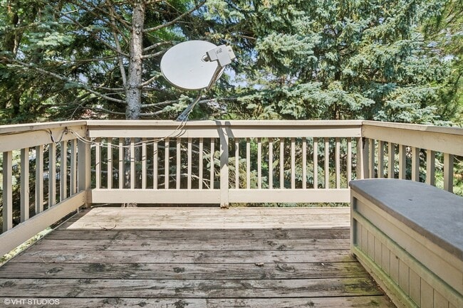 Building Photo - 121 Commons Ct