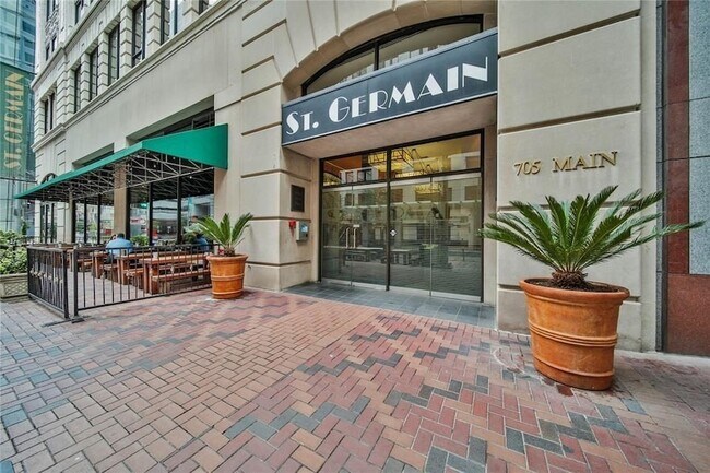 Building Photo - 705 Main St